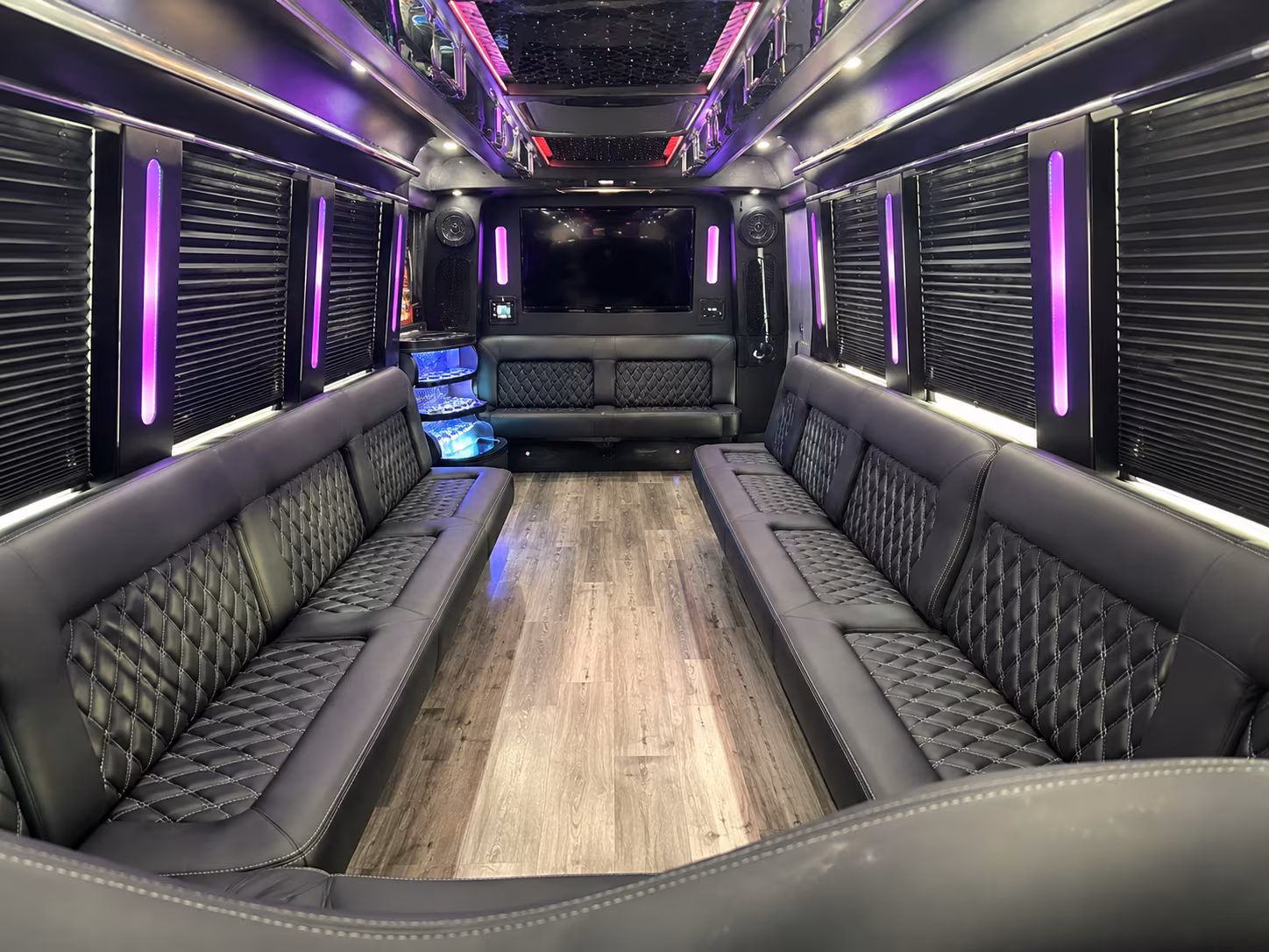 bar crawl and nightlife party buses on market square and the old city