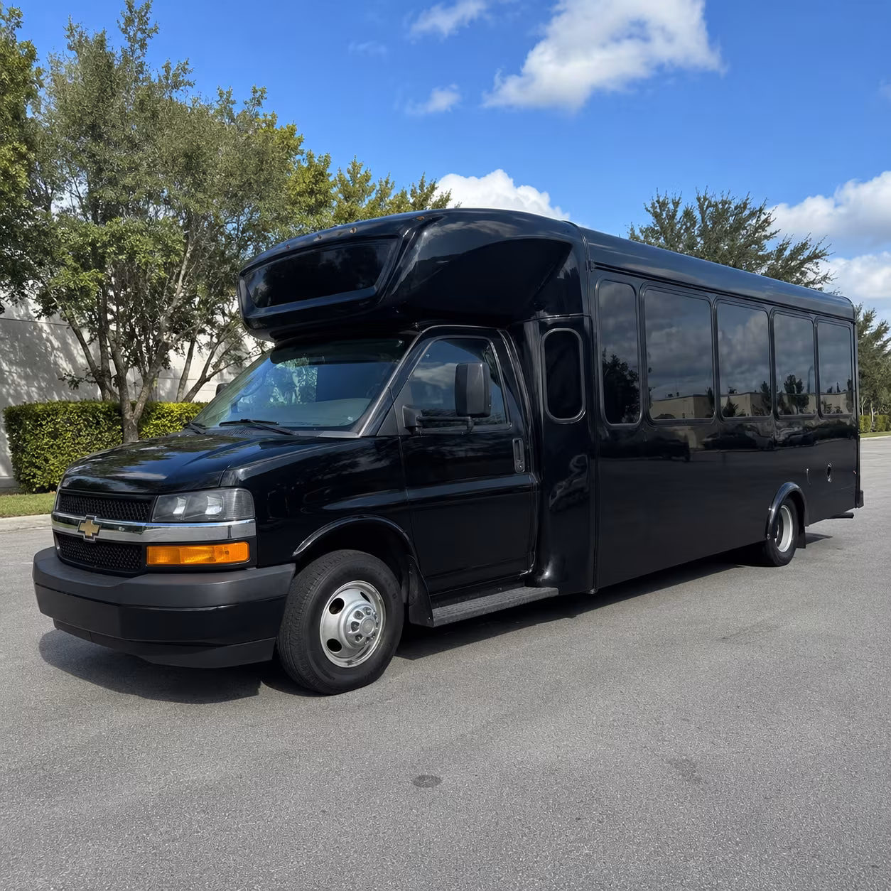 concert bus rentals for groups headed to ascend amphitheater in nashville