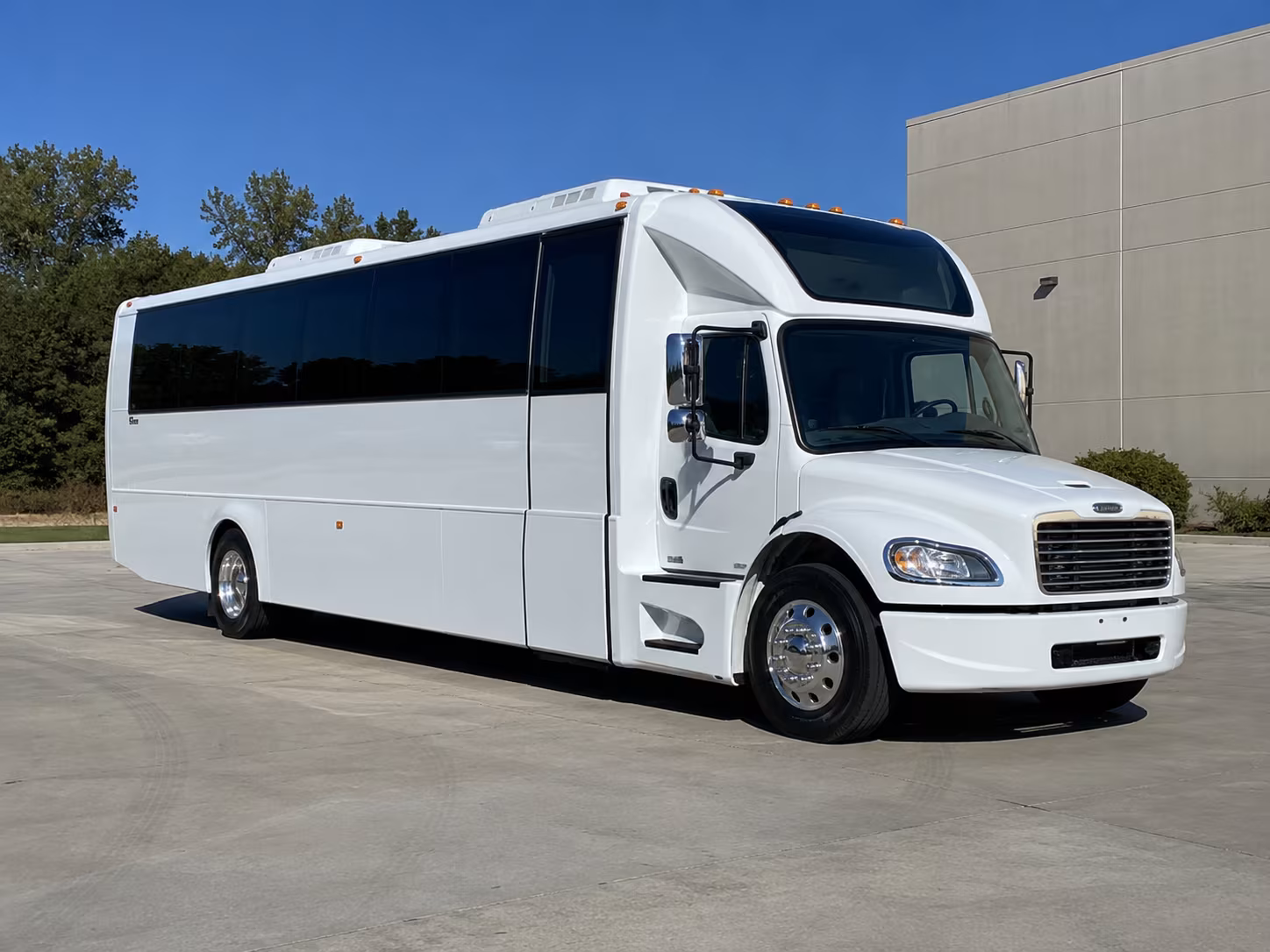 knoxville 28 passenger party bus